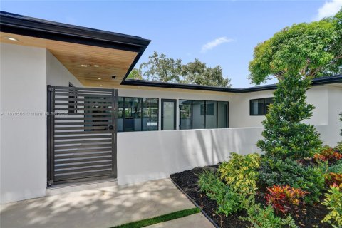 Villa ou maison à louer à North Miami Beach, Floride: 5 chambres, 193.61 m2 № 1979558 - photo 2