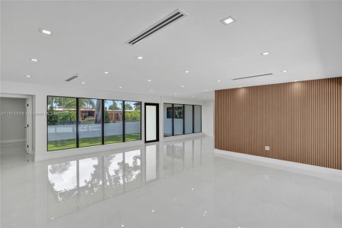 Villa ou maison à louer à North Miami Beach, Floride: 5 chambres, 193.61 m2 № 1979558 - photo 16