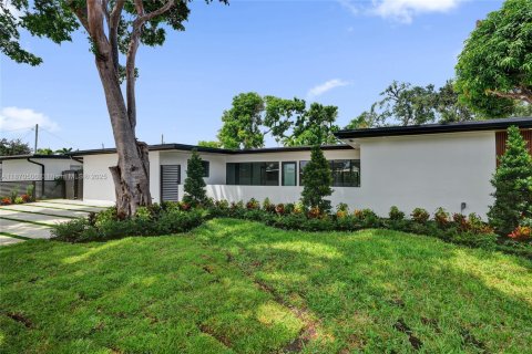 Villa ou maison à louer à North Miami Beach, Floride: 5 chambres, 193.61 m2 № 1979558 - photo 4