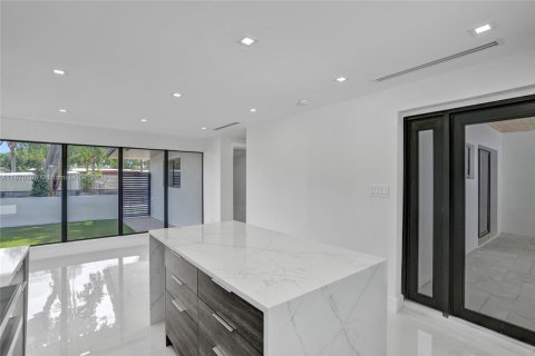 Villa ou maison à louer à North Miami Beach, Floride: 5 chambres, 193.61 m2 № 1979558 - photo 12