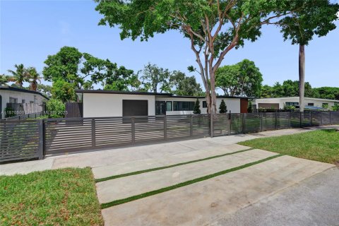 Villa ou maison à louer à North Miami Beach, Floride: 5 chambres, 193.61 m2 № 1979558 - photo 7