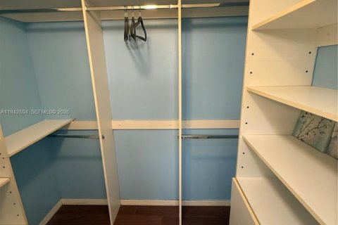 Villa ou maison à louer à Sunrise, Floride: 4 chambres, 229.28 m2 № 1999171 - photo 20