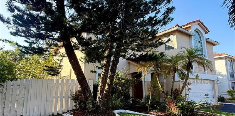 Villa ou maison à Sunrise, Floride 4 chambres, 229.28 m2 № 1999171