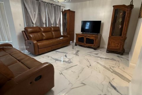 Villa ou maison à louer à Sunrise, Floride: 4 chambres, 229.28 m2 № 1999171 - photo 8