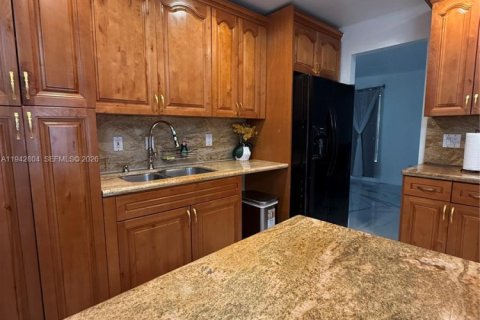 Villa ou maison à louer à Sunrise, Floride: 4 chambres, 229.28 m2 № 1999171 - photo 13