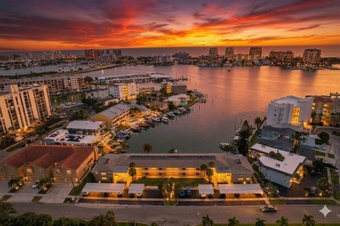 Copropriété à vendre à Clearwater, Floride: 2 chambres, 93.37 m2 № 2402829 - photo 2