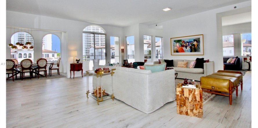 Condo in Aventura, Florida, 4 bedrooms № 1944155