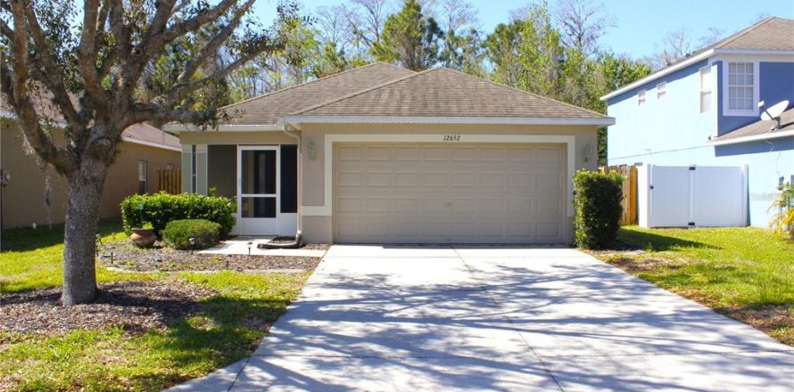 House in Hudson, Florida 3 bedrooms, 126.35 sq.m. № 1572533