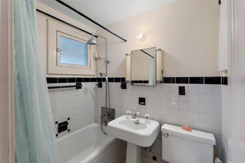 Condo in Saint Petersburg, Florida, 1 bedroom  № 1523122 - photo 14