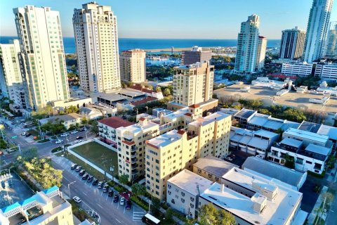 Condo in Saint Petersburg, Florida, 1 bedroom  № 1523122 - photo 2