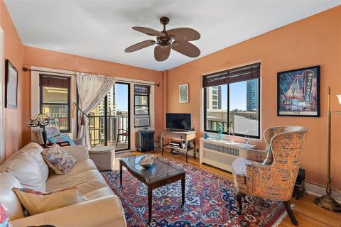 Condo in Saint Petersburg, Florida, 1 bedroom  № 1523122 - photo 5