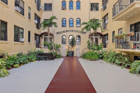 Condo in Saint Petersburg, Florida, 1 bedroom  № 1523122 - photo 15