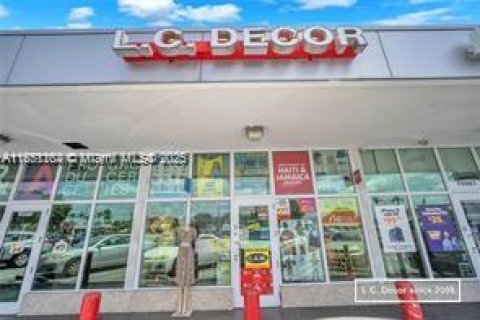 Commercial property in Miami Gardens, Florida № 1872162 - photo 10