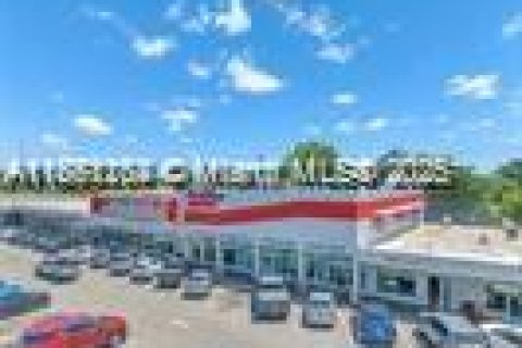 Commercial property in Miami Gardens, Florida № 1872162 - photo 26