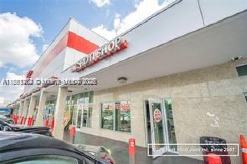 Commercial property in Miami Gardens, Florida № 1872162 - photo 15