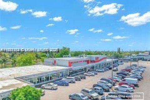 Commercial property in Miami Gardens, Florida № 1872162 - photo 16