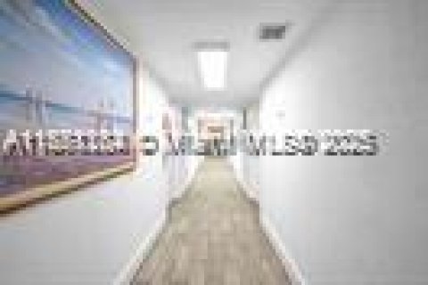 Commercial property in Miami Gardens, Florida № 1872162 - photo 20