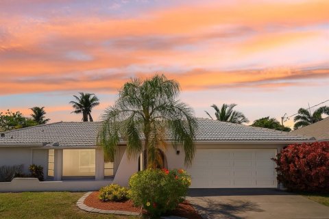 Casa en venta en Cape Coral, Florida, 3 dormitorios, 193.89 m2 № 1899437 - foto 3