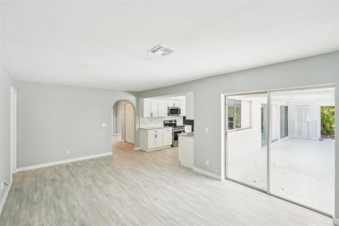 Casa en venta en Cape Coral, Florida, 3 dormitorios, 193.89 m2 № 1899437 - foto 15