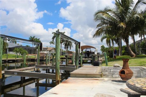 Casa en venta en Cape Coral, Florida, 3 dormitorios, 193.89 m2 № 1899437 - foto 30
