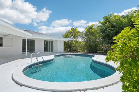 Casa en venta en Cape Coral, Florida, 3 dormitorios, 193.89 m2 № 1899437 - foto 26