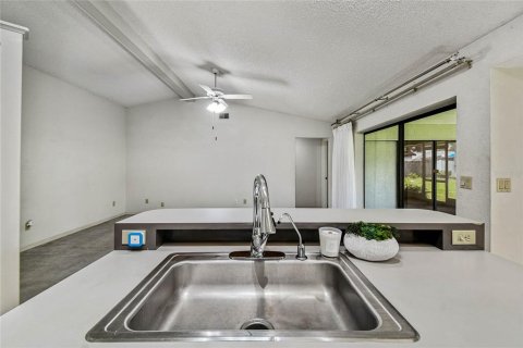 Купить виллу или дом в Спринг-Хилл, Флорида 7 комнат, 164.99м2, № 1906671 - фото 16
