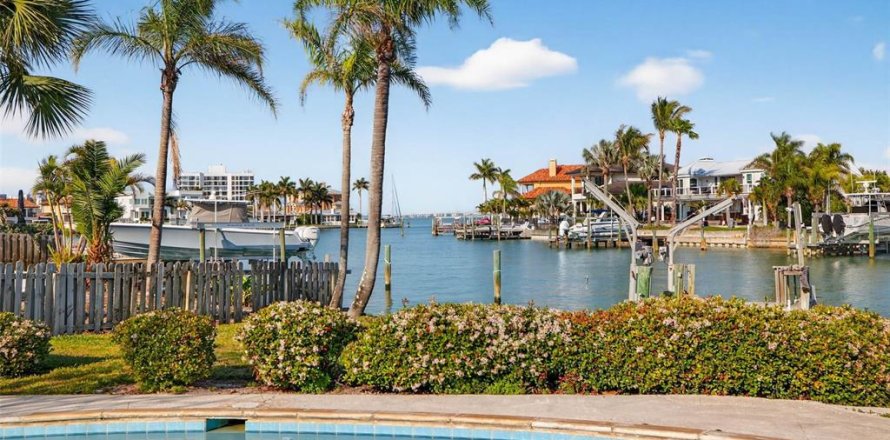 Casa en Belleair Beach, Florida 4 dormitorios, 286.42 m2 № 2151774