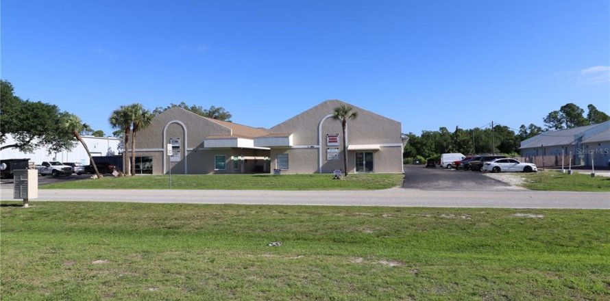 Immobilier commercial à Port Charlotte, Floride 91.97 m2 № 2217284