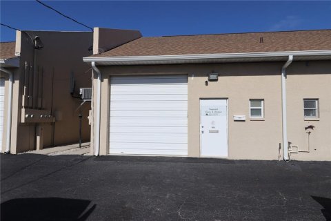 Immobilier commercial à vendre à Port Charlotte, Floride: 91.97 m2 № 2217284 - photo 3