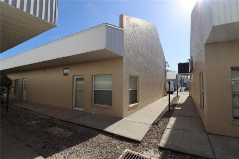 Immobilier commercial à vendre à Port Charlotte, Floride: 91.97 m2 № 2217284 - photo 2