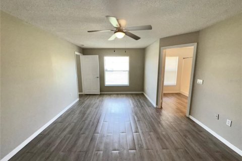 Casa en alquiler en Kissimmee, Florida, 3 dormitorios, 189.52 m2 № 2314746 - foto 12