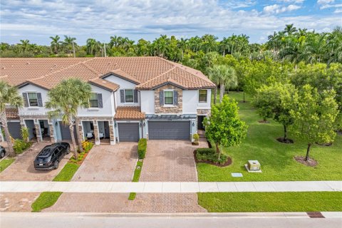 Touwnhouse à vendre à Boynton Beach, Floride: 4 chambres, 186.55 m2 № 1982437 - photo 1