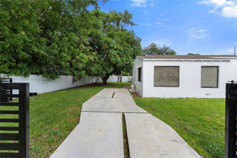 House in Miami, Florida 3 bedrooms, 111.67 sq.m. № 1946184 - photo 3