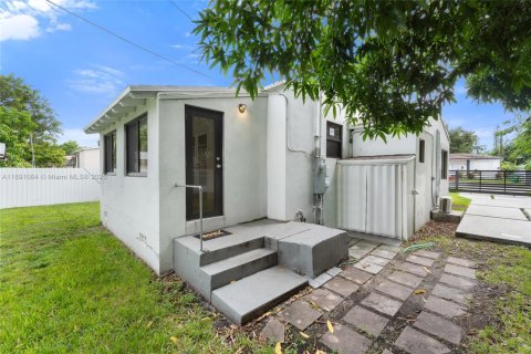 House in Miami, Florida 3 bedrooms, 111.67 sq.m. № 1946184 - photo 4