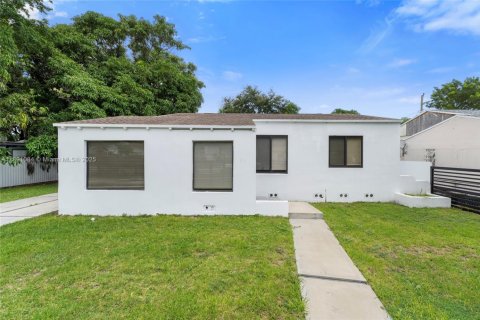 House in Miami, Florida 3 bedrooms, 111.67 sq.m. № 1946184 - photo 22