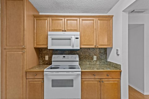 Copropriété à louer à Boynton Beach, Floride: 2 chambres, 83.8 m2 № 2263892 - photo 13