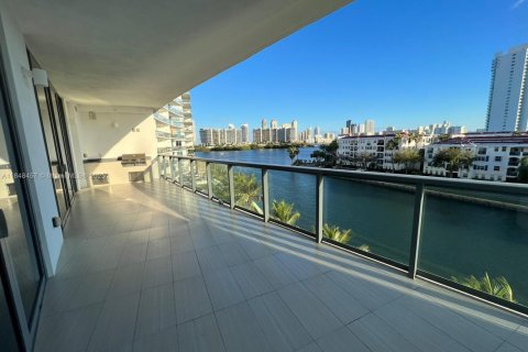 Condominio en venta en Aventura, Florida, 3 dormitorios, 207.92 m2 № 1961818 - foto 1