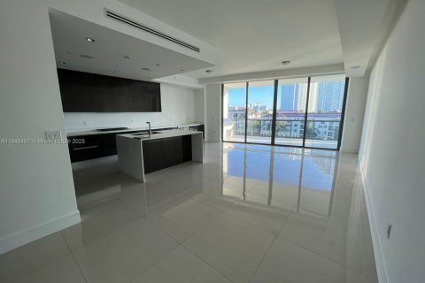 Condominio en venta en Aventura, Florida, 3 dormitorios, 207.92 m2 № 1961818 - foto 9