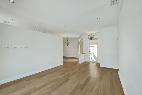 Villa ou maison à louer à Pembroke Pines, Floride: 3 chambres, 164.25 m2 № 2169311 - photo 10