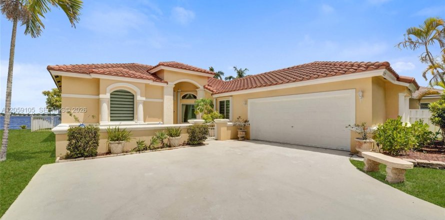 Villa ou maison à Pembroke Pines, Floride 3 chambres, 164.25 m2 № 2169311