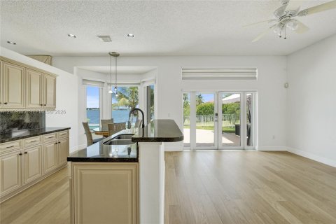 Villa ou maison à louer à Pembroke Pines, Floride: 3 chambres, 164.25 m2 № 2169311 - photo 4
