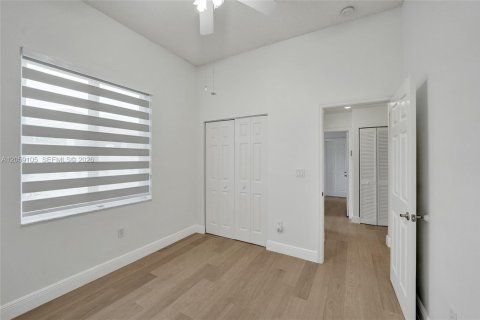 Villa ou maison à louer à Pembroke Pines, Floride: 3 chambres, 164.25 m2 № 2169311 - photo 15