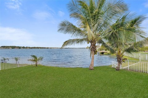 Villa ou maison à louer à Pembroke Pines, Floride: 3 chambres, 164.25 m2 № 2169311 - photo 18