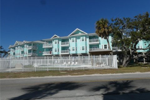 Condominio en Horseshoe Beach, Florida, 2 dormitorios № 2123295