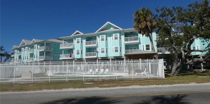 Condominio en Horseshoe Beach, Florida, 2 dormitorios № 2123295