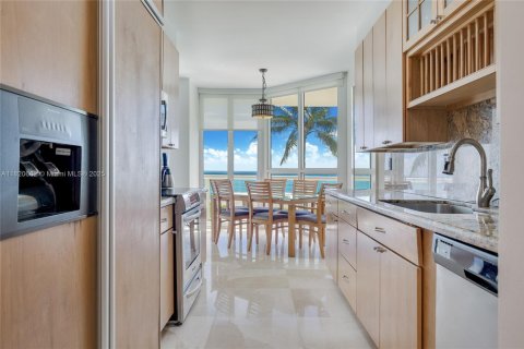 Condominio en alquiler en Sunny Isles Beach, Florida, 3 dormitorios, 208.1 m2 № 1779223 - foto 6
