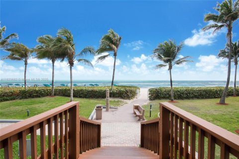 Condominio en alquiler en Sunny Isles Beach, Florida, 3 dormitorios, 208.1 m2 № 1779223 - foto 19