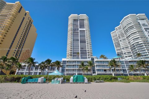 Condominio en alquiler en Sunny Isles Beach, Florida, 3 dormitorios, 208.1 m2 № 1779223 - foto 24