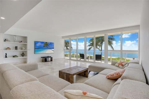 Condominio en alquiler en Sunny Isles Beach, Florida, 3 dormitorios, 208.1 m2 № 1779223 - foto 1
