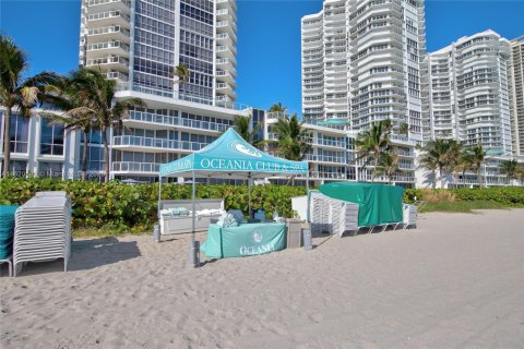 Condominio en alquiler en Sunny Isles Beach, Florida, 3 dormitorios, 208.1 m2 № 1779223 - foto 25